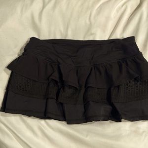 The most adorable black lululemon skirt